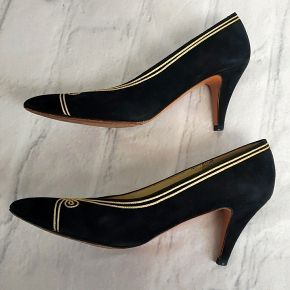 Evan Picone ATLANTIS Sexy Gorgeous Black Suede Gold Trim Pumps 7AA  In Box EUC - Picture 10 of 16